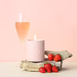 HighOnLove Pink Massage Candle Strawberries & Champagne 120ml