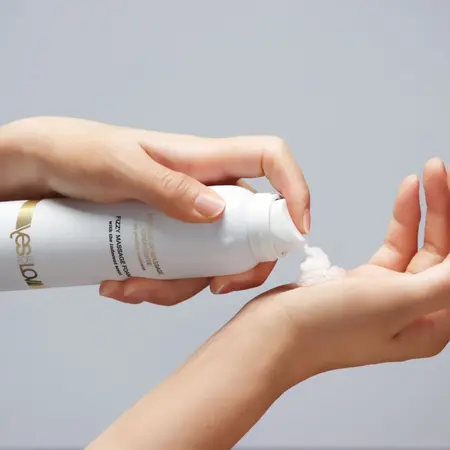 YESforLOV Fizzy Massage Foam Unisex Indecent Scent 150g Vegan