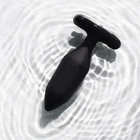 Je Joue Onyx Intimate Plug with Remote Control, Weighted Silicone, Black