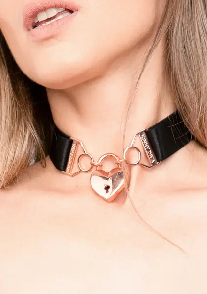 Diva Necklace Plus Heart - Elegant Collar with Heart Charm, Adjustable
