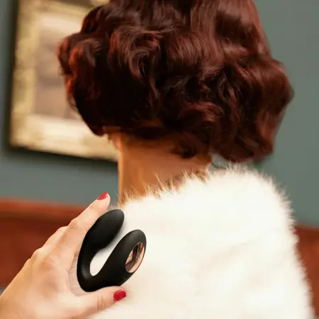Rosy Gold C-Shape Black - Multi-Zone Vibrator with Luxury Charging Case