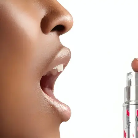 Secret Play Sour Strawberry Oral Refreshing Spray 11g Vegan Formula