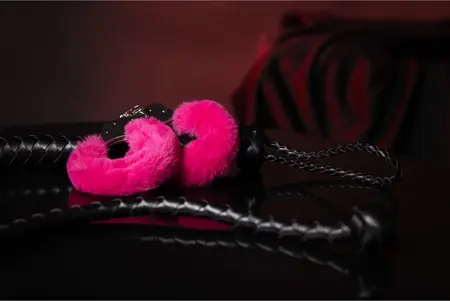 EasyToys PU Leather Whip Black 122cm with Knot Handle Detail